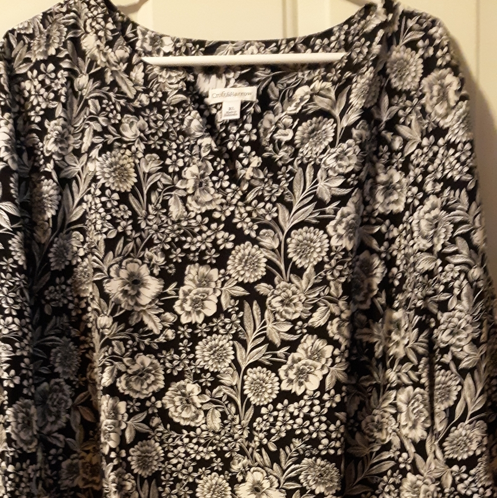Croft & Barrow XL black and white top.
